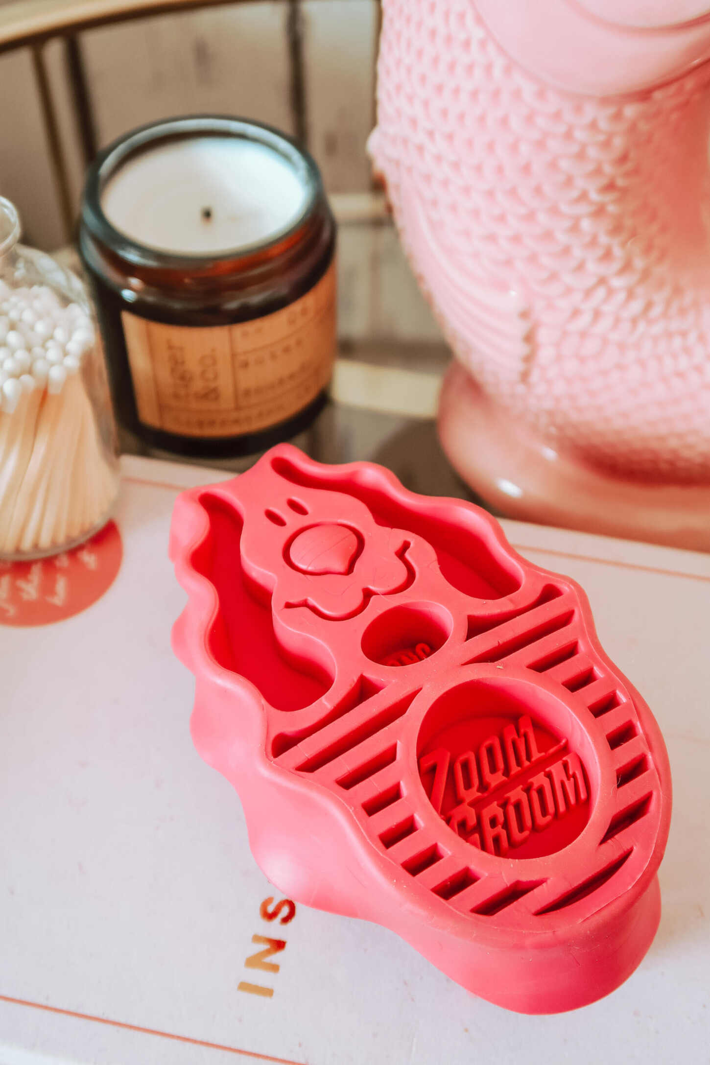 Kong shedding outlet brush