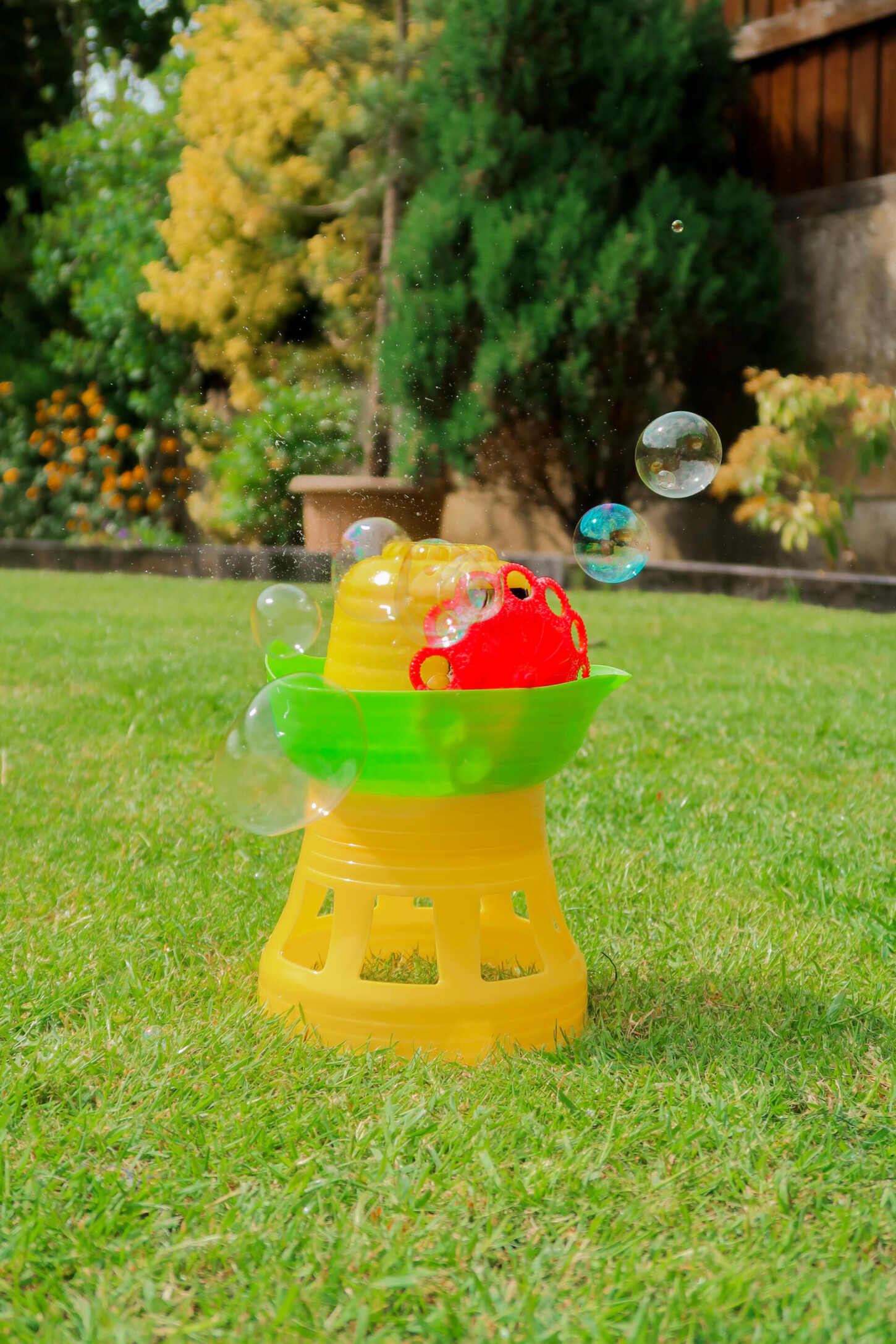 The 8 B M bubble machine that s perfect for entertaining dogs